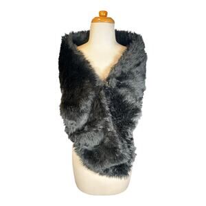 Winter Glam INC Black Faux Fur Stole Shawl Wrap w/ Pockets One Size Quiet Luxury
